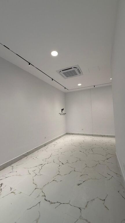 SHOP FOR SALE 38.4 M2 DURRES STREET 195,000 EURO FH-69531