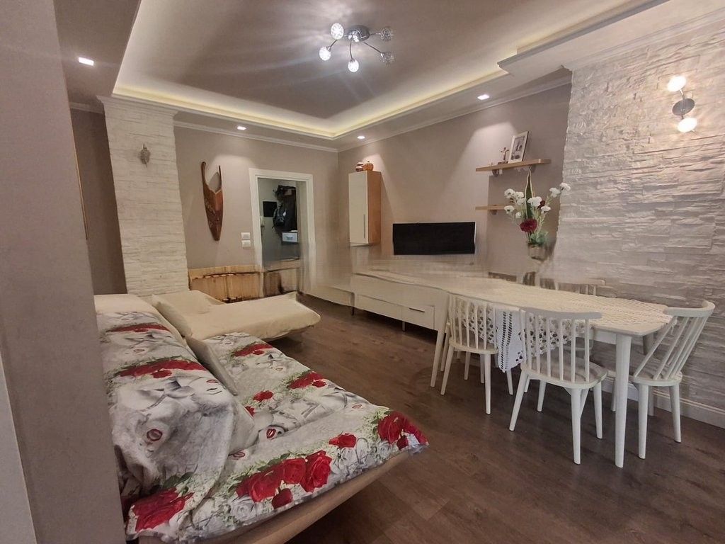 Jepet me Qira Apartament 2+1+Ballkon – tek Shkolla e Baletit 650 € /Muaj