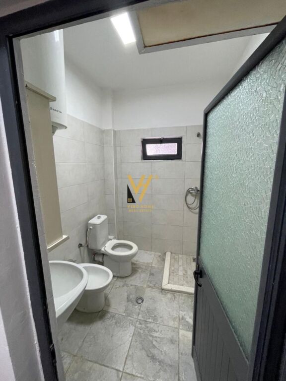 MONOLOCALE IN VENDITA 48 M2 IN VIA NDRE MJEDA 99.000 EURO