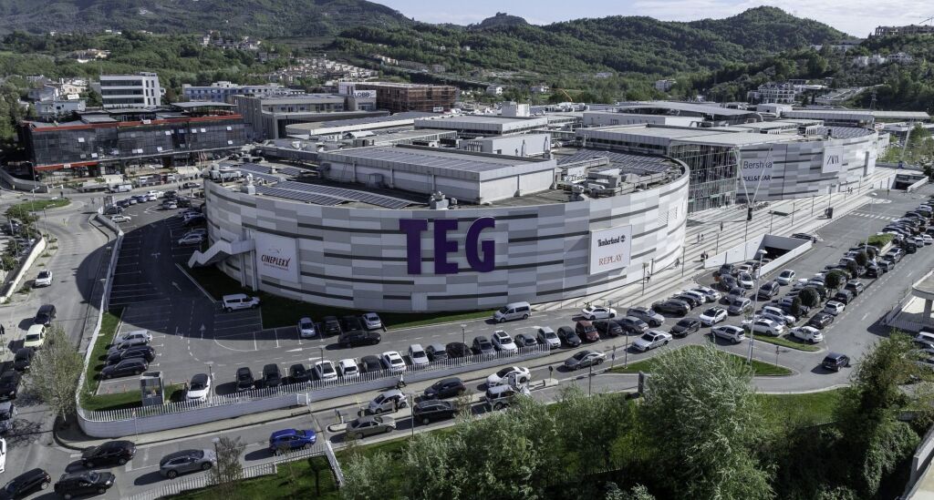 🏢Vendesi edificio multifunzionale di 4 piani in vendita a TEG!