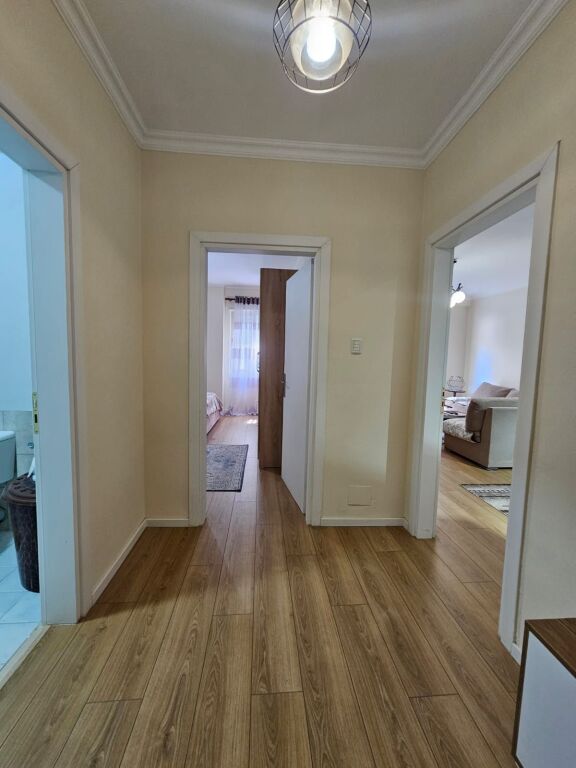 In affitto APPARTAMENTO 1+1 – LAGO ASCIUTTO "HOTEL RADISON" completamente investito nei dettagli, PREZZO 580 EURO