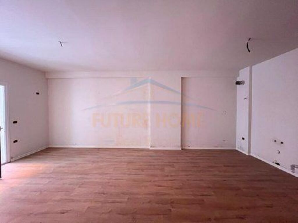 In vendita, Appartamento 1+1, Yzberisht