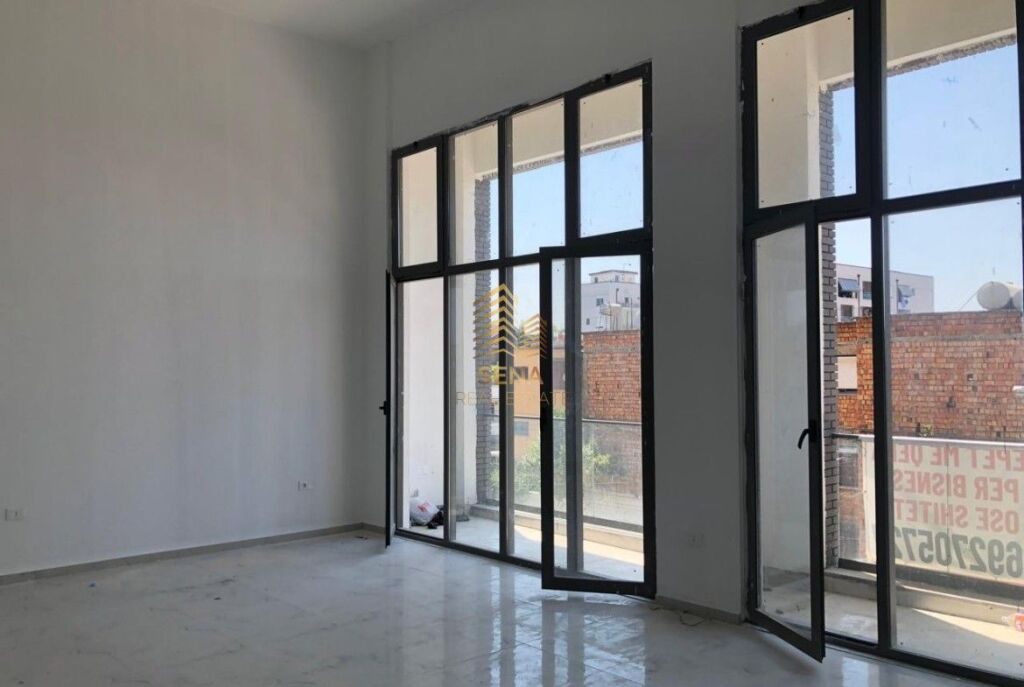 Shitet, Ambient Biznesi, Xhamllik – ish Profarma, 300,000 Euro