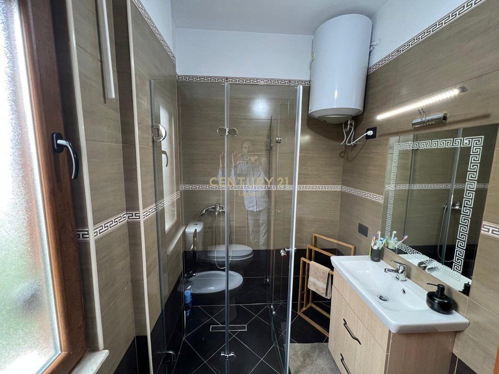 Shitet apartament 2+1 Fresk