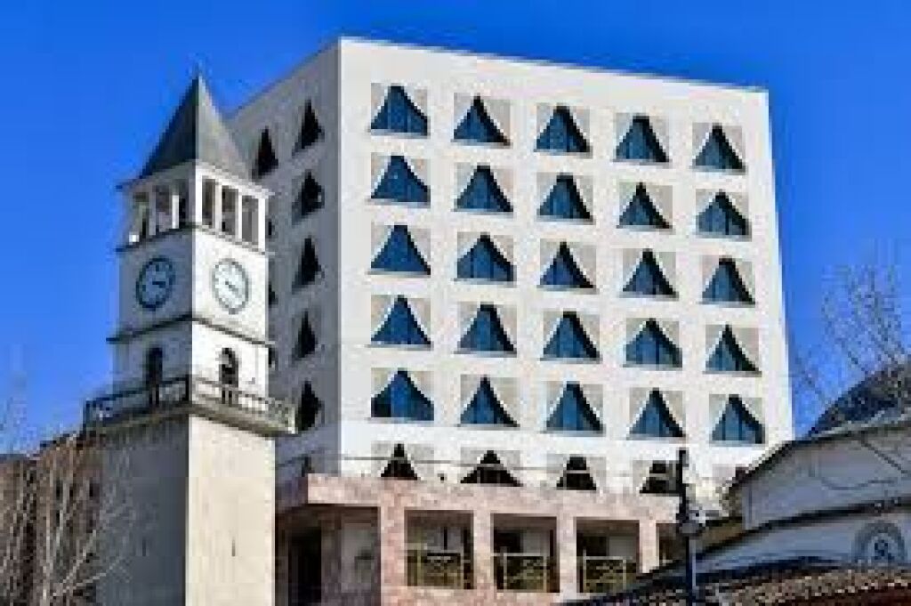 🏢 ZYRË ELITARE ME QIRA – QENDRA E TIRANËS