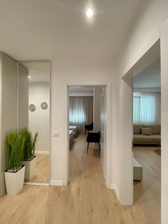 Apartament modern 2+1 me qira – Rruga e Kavajës, pranë Kishës Ortodokse !