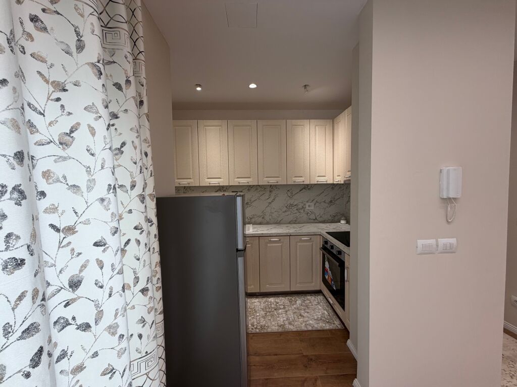 📣 AFFITTO SUPER Appartamento 2+1 Con 2 Bagni E Deposito 📍 Vicino Casa Italia ✨   🏢 Nuova Costruzione  🪜 4° Piano (Con Ascensore)  🛋️ Arredato Con Condizioni Moderne  ✅ Mai Abitato Prima   💶 Prezzo 750 Euro