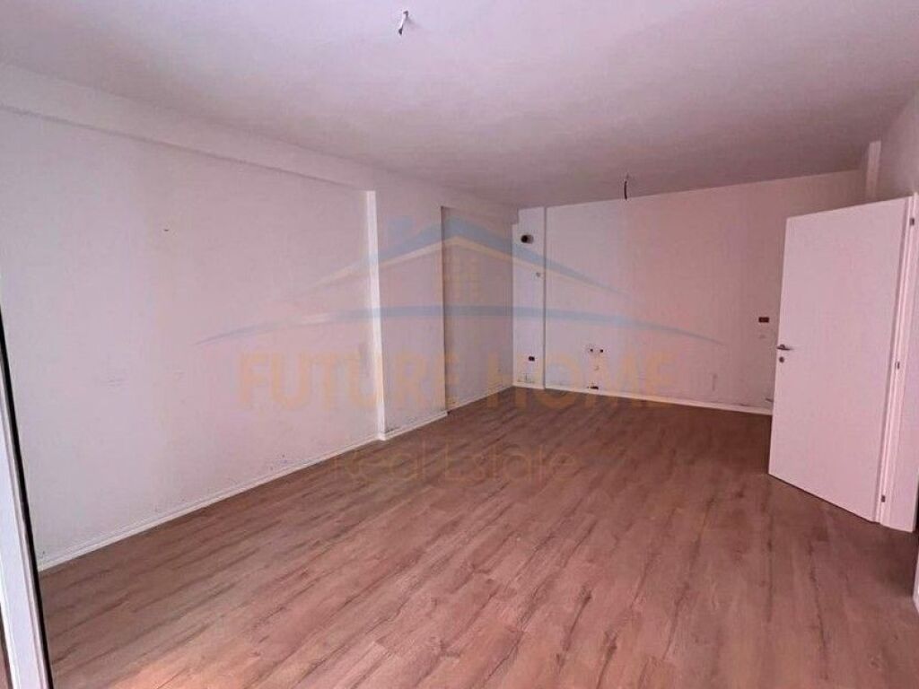 In vendita, Appartamento 1+1, Yzberisht