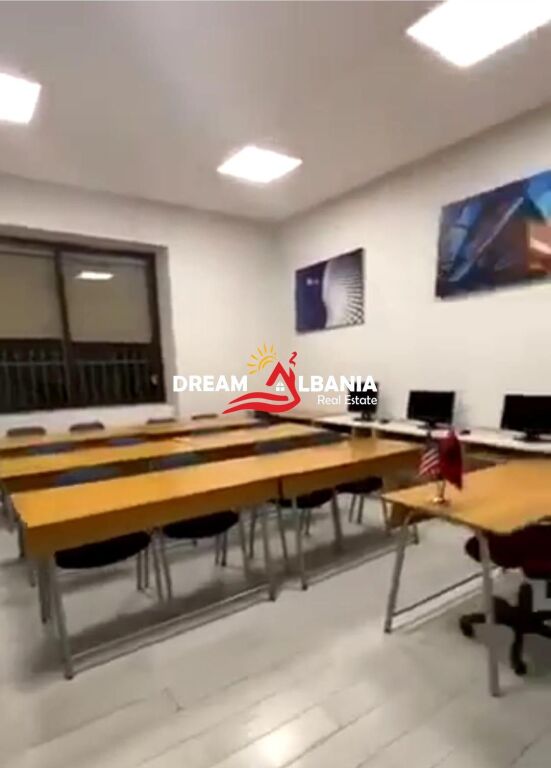 Ufficio in affitto 3 ambienti di lavoro a Bllok vicino a Conad, Tirana (ID 42611526)