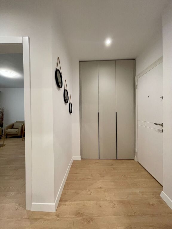 Apartament modern 2+1 me qira – Rruga e Kavajës, pranë Kishës Ortodokse !
