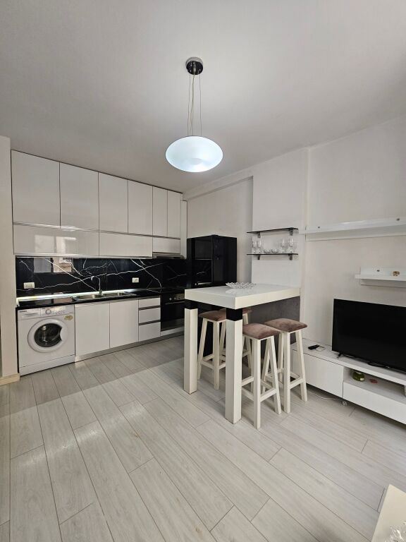 Shitet  Garzonjere e investuar totalisht nga e para KODRA DIELLIT  33m2 | çmimi  68,500/euro 📍*Eleonora  pranë Xhangollit  