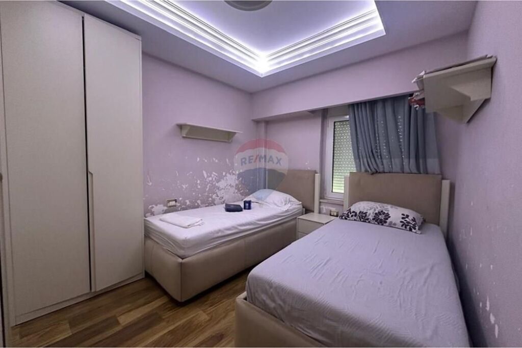 Apartament - Për Shitje - 9 Katëshet, Tiranë