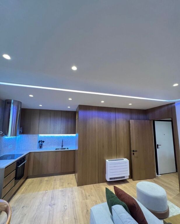🏡 Apartment 1+1 for rent at Oasis Residence, Astir  ✔️ The apartment is fully furnished ✔️ Modern and contemporary furnishing ✔️ Includes parking space 🚗 ✔️ Quiet and accessible area  💰 Price: 70,000 lek / month