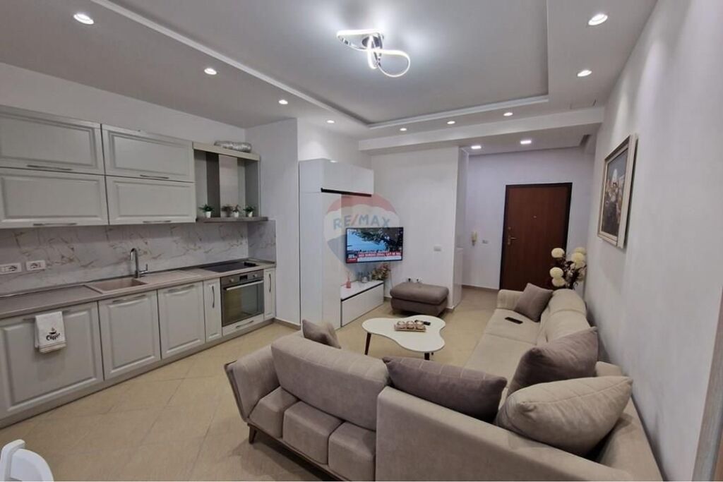🏡 Apartment for rent at Komuna e Parisit ✨