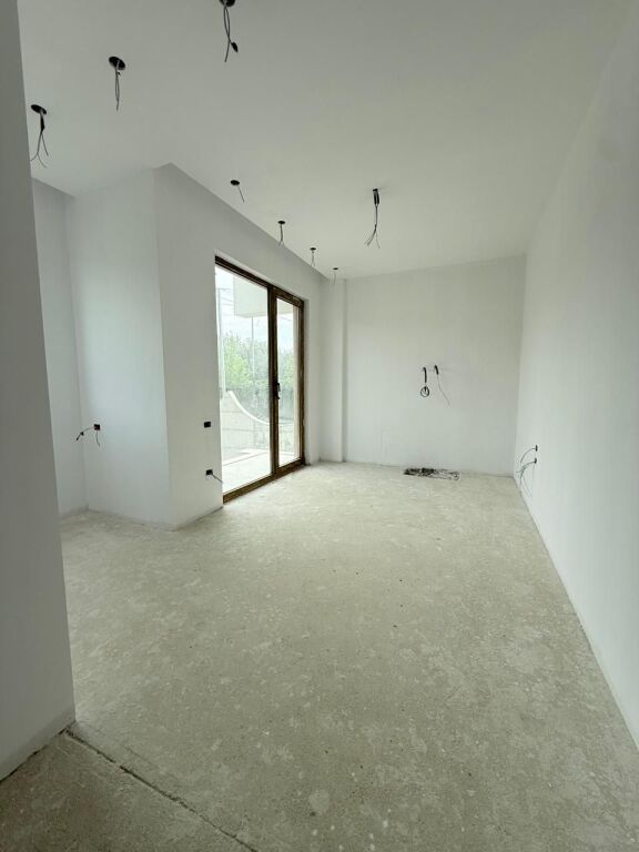 VILLA INDIPENDENTE SU 3 PIANI IN VENDITA VICINO A TEG