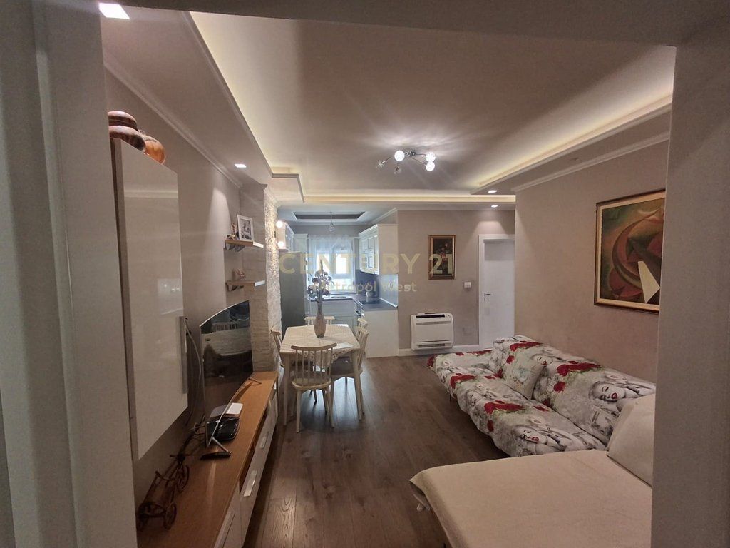 Apartament 2+1 me qira tek Shkolla e Baletit