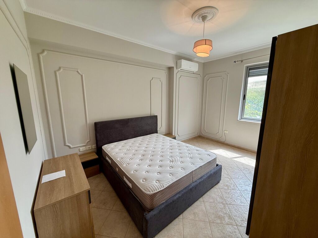 📣 QERA Apartament 2+1+2 Me Parking 📍 Perballe Delijorgjit 🛣️ Rruga "Kavajes" ✨  🏢 Ndertim i Ri (Me Ashensor) 🪜 Kati 3 🛋️ I Mobiluar  💶 Cmimi 80.000 Leke/Muaj