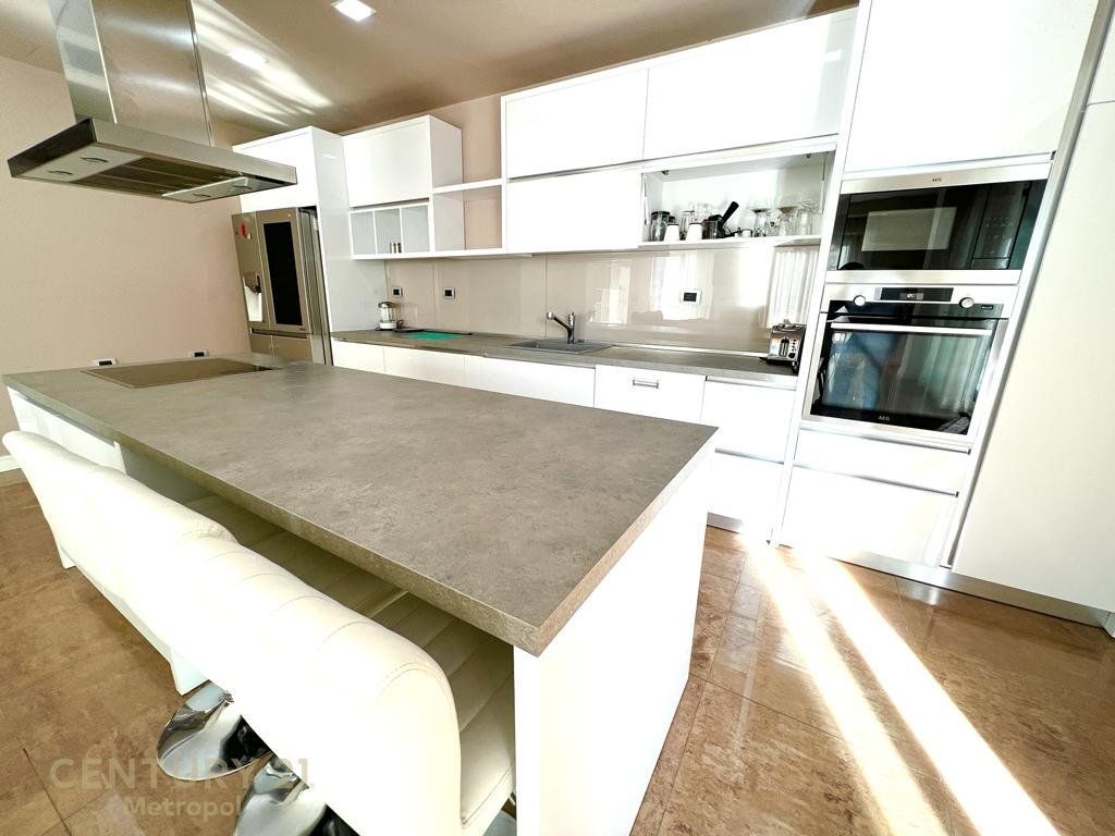 Attico di lusso 3+1+2 in vendita al Lago Secco