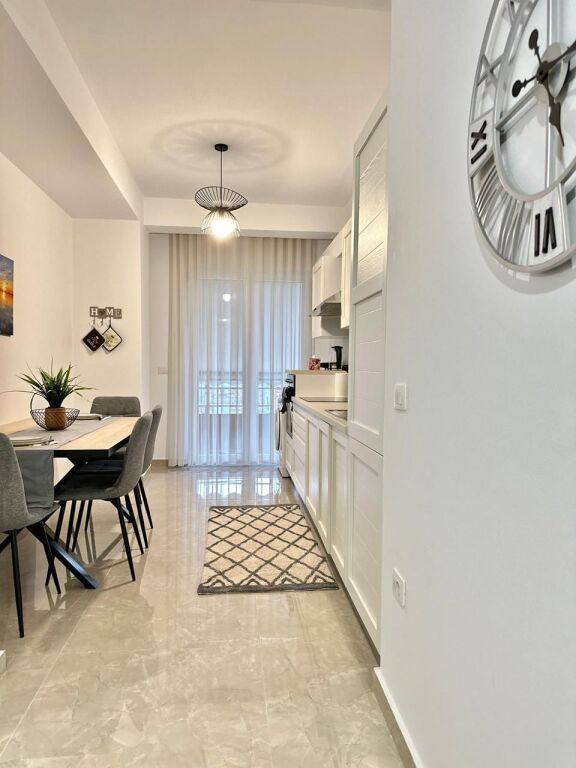 🏠Appartamento 1+1 in affitto 📍Centro, vicino al Mercato Çam  🏢3° piano, con ascensore 🏷️Prezzo: 75.000 Leke/mese 