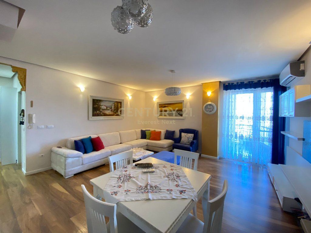 Appartamento 2+1+2 in vendita a Xhamllik