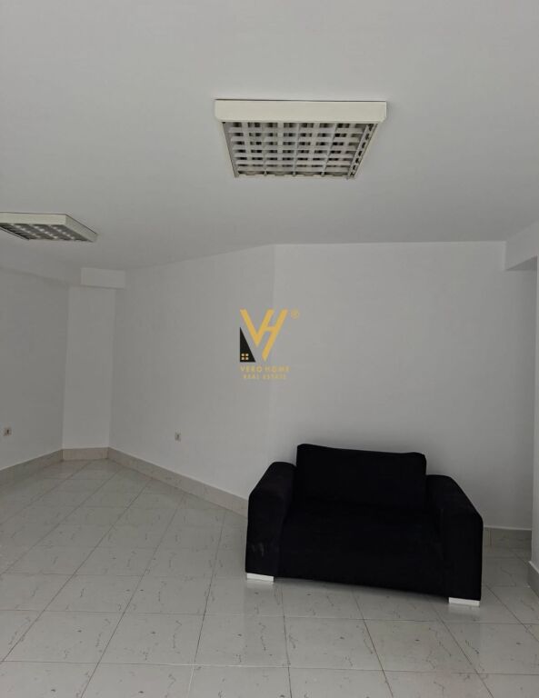 NEGOZIO IN AFFITTO 25 M2 A KODRA E DIELLIT 40.000 LEKE