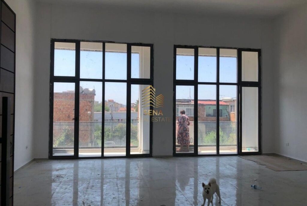 Shitet, Ambient Biznesi, Xhamllik – ish Profarma, 300,000 Euro