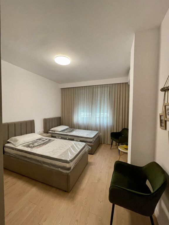Apartament modern 2+1 me qira – Rruga e Kavajës, pranë Kishës Ortodokse !
