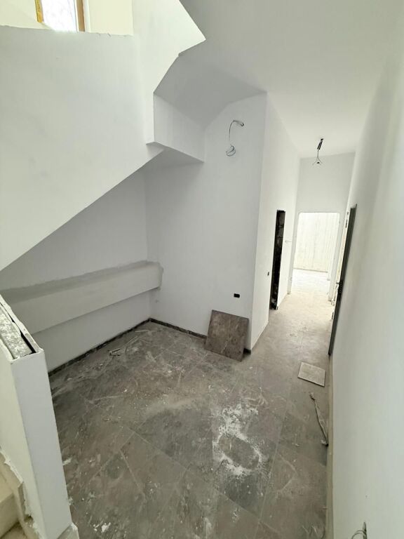 VILLA INDIPENDENTE SU 3 PIANI IN VENDITA VICINO A TEG