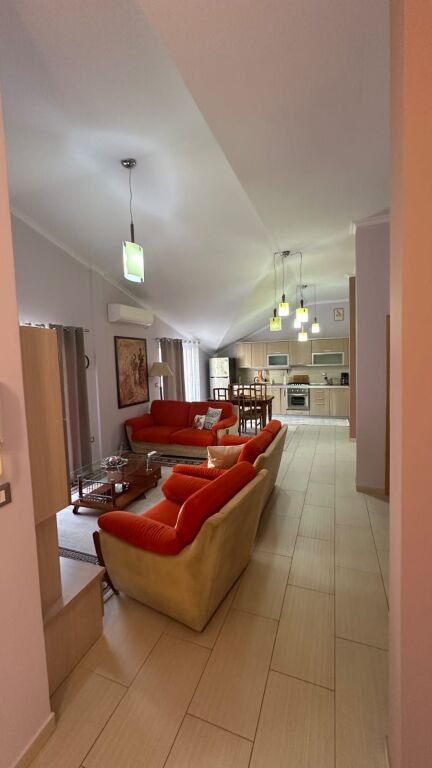 🏠Kristal Center, Via Prokop Mima affitta il terzo piano di una villa 3+1, arredata 85.000 Leke