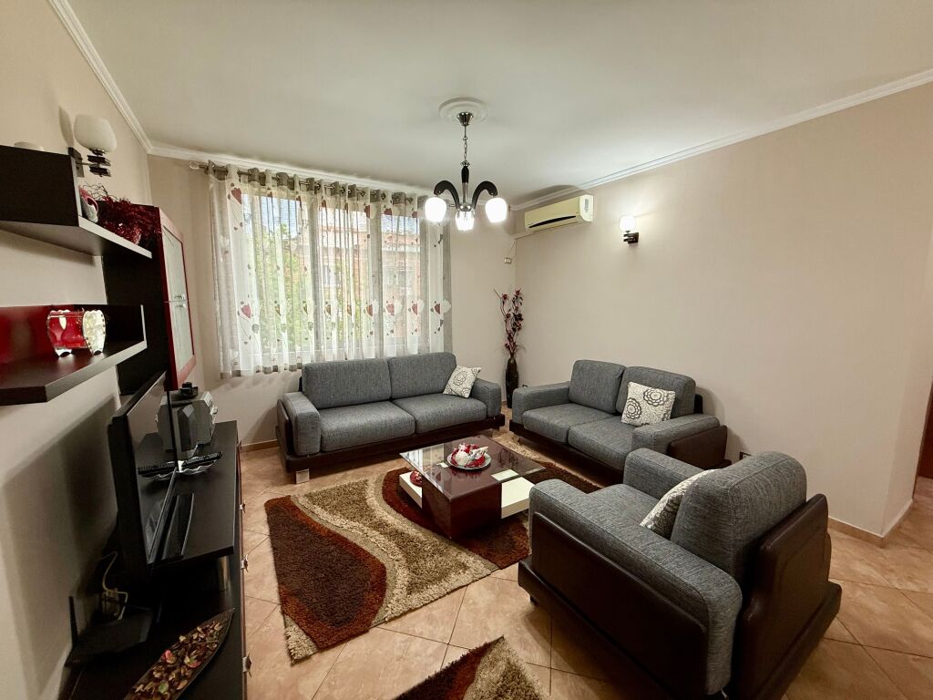 📣 AFFITTO Appartamento 2+1+2 con Balcone 📍 Via "Kavajes", Di fronte alla Moschea 💶 Prezzo 70.000 Leke/Mese✨