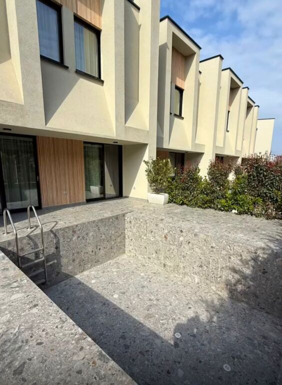 VILLA SU DUE PIANI IN VENDITA VICINO ALLE PISCINE QERRET, GOLEM