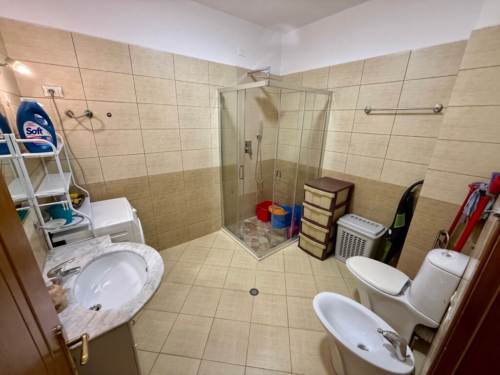 📣 AFFITTO Appartamento 2+1+2 con Balcone 📍 Via "Kavajes", Di fronte alla Moschea 💶 Prezzo 70.000 Leke/Mese✨