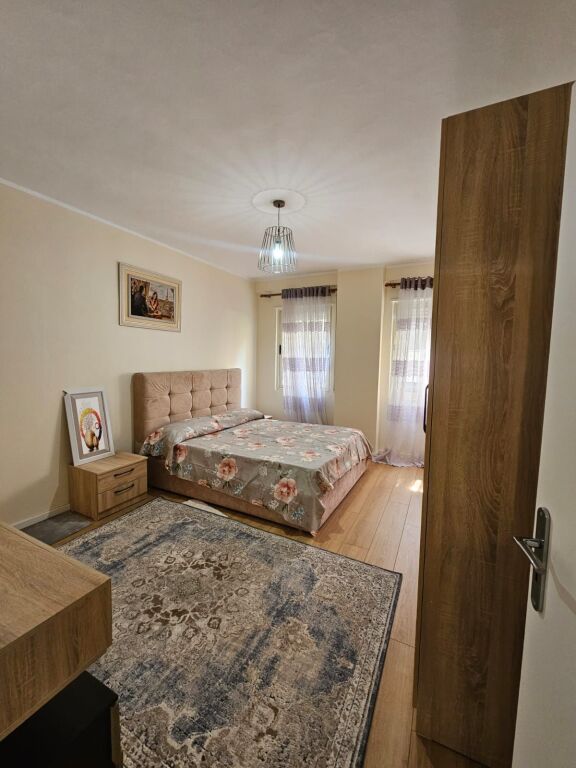 In affitto APPARTAMENTO 1+1 – LAGO ASCIUTTO "HOTEL RADISON" completamente investito nei dettagli, PREZZO 580 EURO