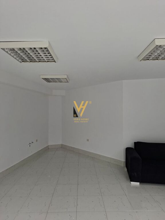 NEGOZIO IN AFFITTO 25 M2 A KODRA E DIELLIT 40.000 LEKE