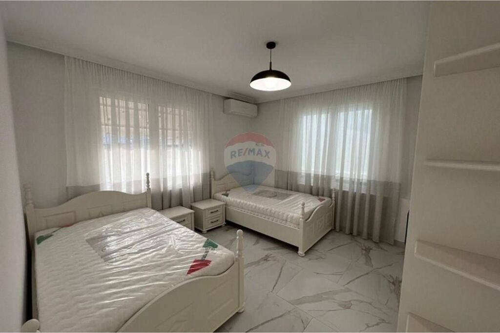 Apartament me qera , Margarita Tutulani