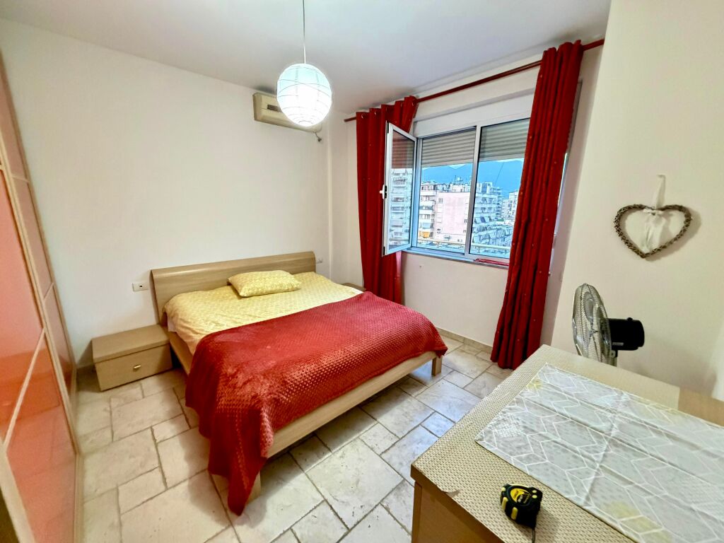 📣 SHITET Apartament me Verandë Gjigande 📍 Sheshi Willson 🛣️ Rruga "Ymer Kurti" ✨