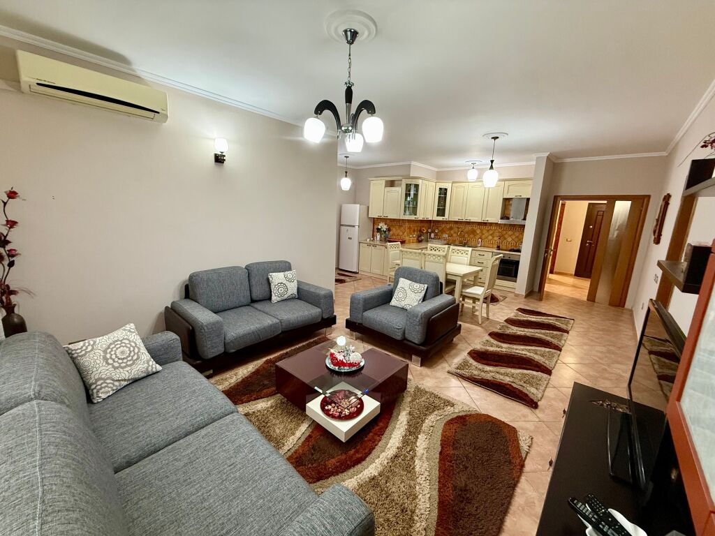 📣 AFFITTO Appartamento 2+1+2 con Balcone 📍 Via "Kavajes", Di fronte alla Moschea 💶 Prezzo 70.000 Leke/Mese✨
