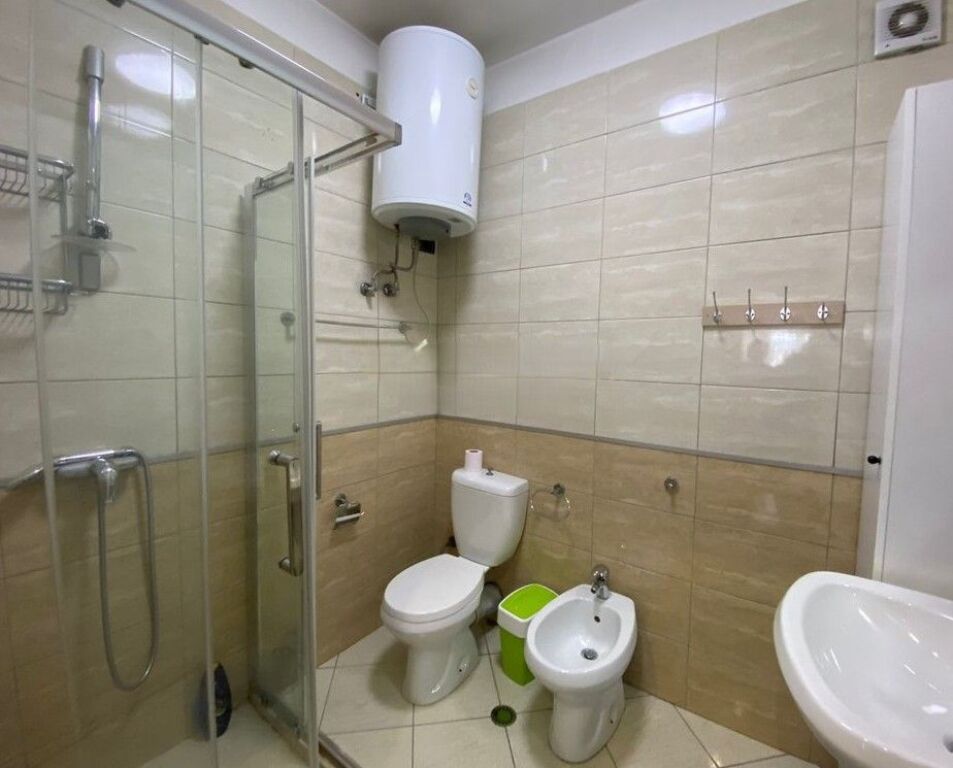 Vendesi in vendita 2+1+2 a Xhamllik