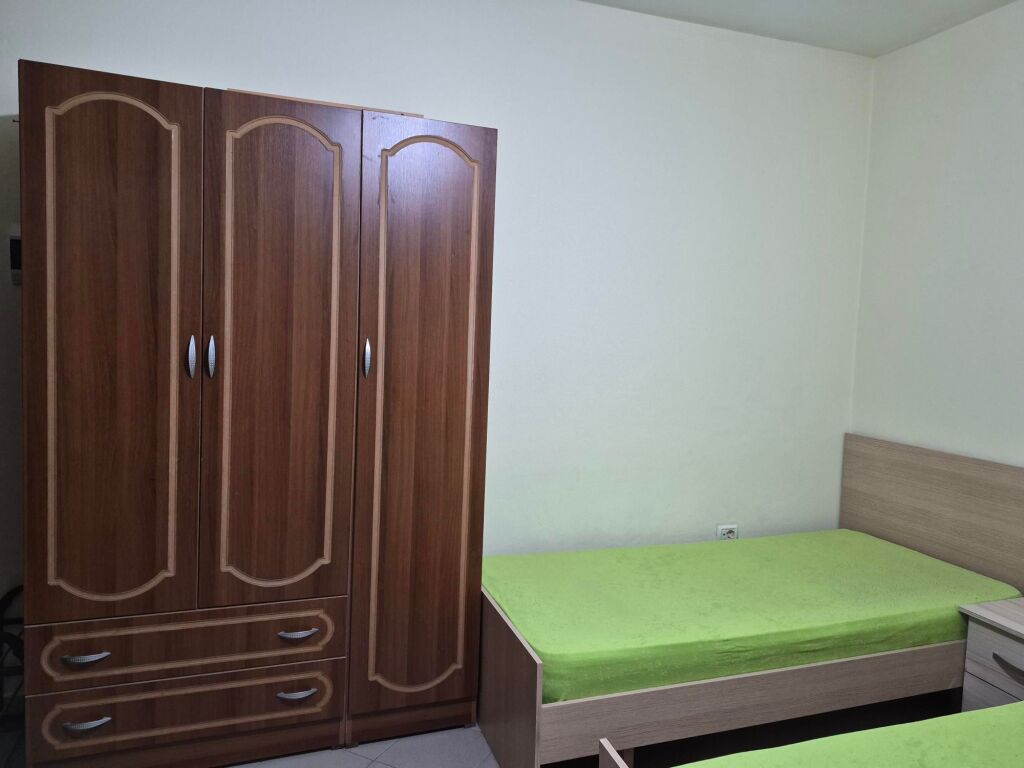 Tirane, Affittasi monolocale 1+1 Primo piano, 30 m² 300 Mila Lek (Via Qemal Stafa di fronte alla Scuola Fan Noli-2 min dal Mercato Nuovo)
