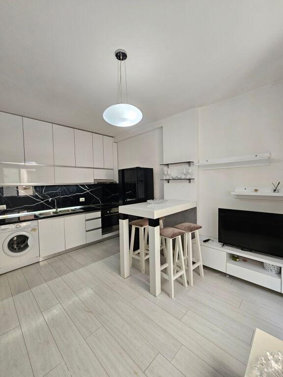 Shitet  Garzonjere e investuar totalisht nga e para KODRA DIELLIT  33m2 | çmimi  68,500/euro 📍*Eleonora  pranë Xhangollit  