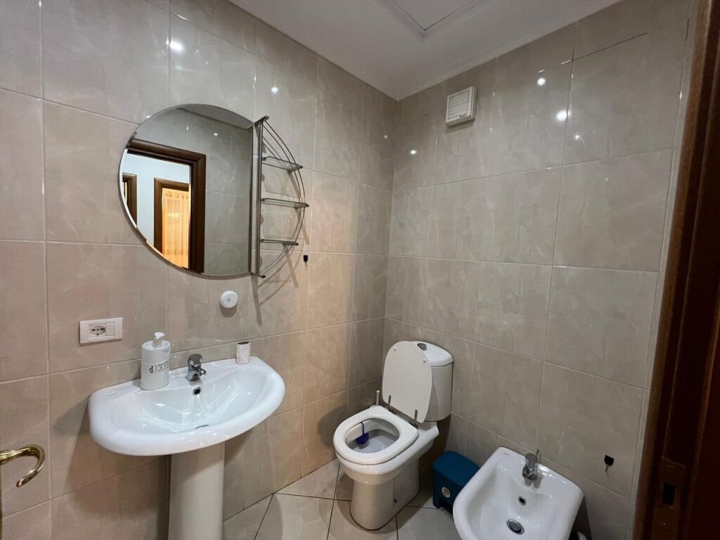Rent, Apartment 2+1+2 bathrooms, "Rruga e Kavajës", Tirana.
