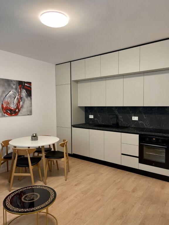 Apartament modern 2+1 me qira – Rruga e Kavajës, pranë Kishës Ortodokse !