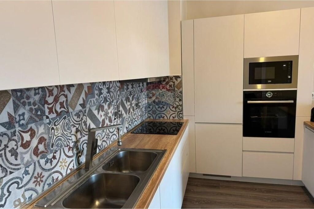 Appartamento - In Vendita - Porcelan, Tirana
