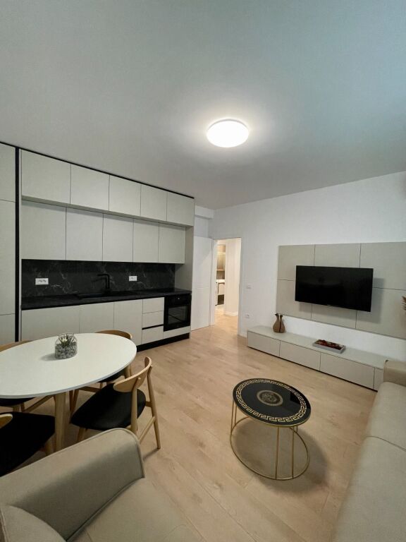 Apartament modern 2+1 me qira – Rruga e Kavajës, pranë Kishës Ortodokse !