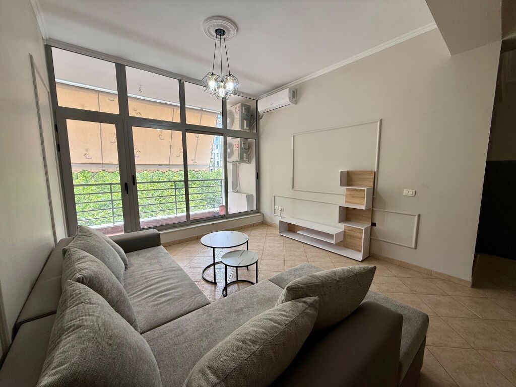 📣 QERA Apartament 2+1+2 Me Parking 📍 Perballe Delijorgjit 🛣️ Rruga "Kavajes" ✨  🏢 Ndertim i Ri (Me Ashensor) 🪜 Kati 3 🛋️ I Mobiluar  💶 Cmimi 80.000 Leke/Muaj