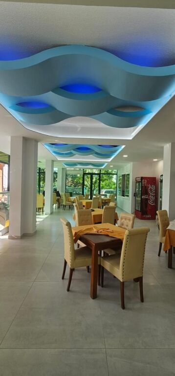 In vendita Bar Ristorante + Appartamento Golem Vicino Hotel Flower