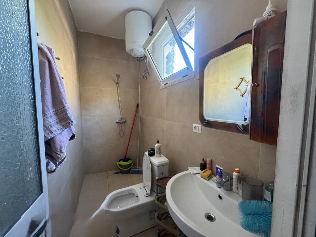 AFFITTO APPARTAMENTO 1+1 AL 1° PIANO DI UNA VILLA SU 3 PIANI VICINO ALLE VILLE TEDESCHE! 400 € /Mese