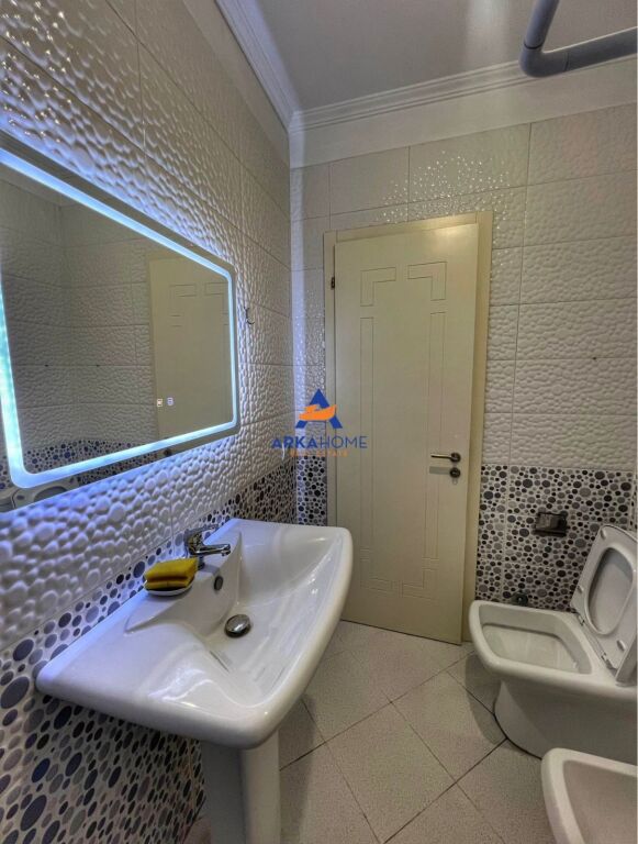 AFFITTASI APPARTAMENTO 2+1+BALCONE " A KODRA E DIELLIT " 55000 LEKË