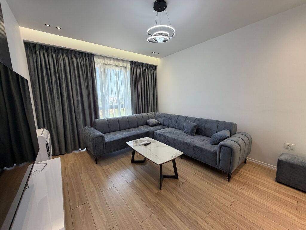 Jepet me qera apartament 1+1 📍 Astir, Kompleksi Urban Gate  ✔️ Kati 6✔️  Pallat me ashensor✔️  I  mobiluar✔️  Ambient i bollshëm dhe i organizuar mirë✔️ 💰 Çmimi:  550 euro     📞 Për më shumë informacion ose vizitë, kontaktoni