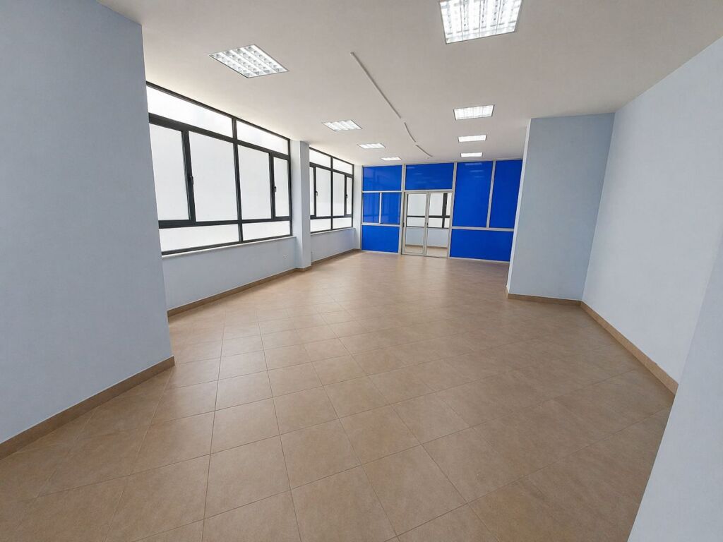 UFFICIO IN AFFITTO 90 M2 EX ESPOSIZIONE 65.000 LEKE FH-69655